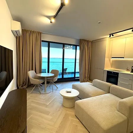 Private * Mamaia